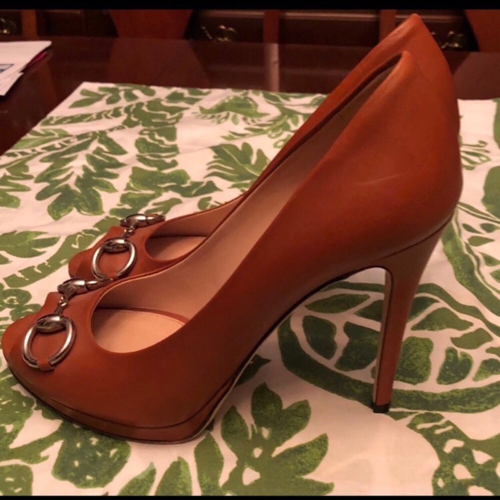 Gucci Nouveau Calf Peep Toe Pumps Size 38.5